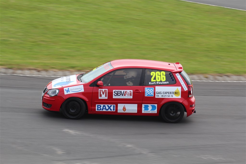Bilskiftet fra Peugeot 306 GTI til VW Polo GTI har givet pote for Kurt Poulsen – han er nu aktuel 3’er i Division 2 mesterskabet.
(Foto: JJ Media)